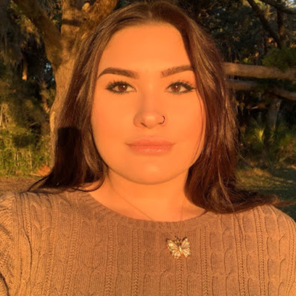 Meet your Posher, Alyssa - Picture 1 of 1